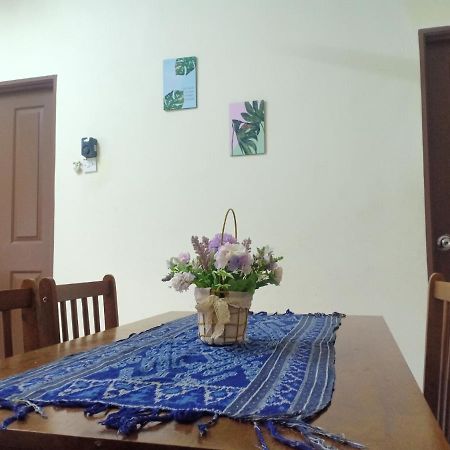 Kh Homestay Comfy N Calm Сері-Манджунґ Екстер'єр фото