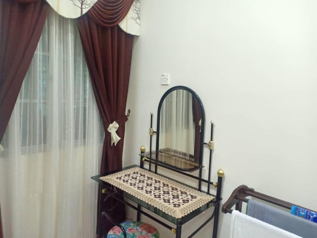 Kh Homestay Comfy N Calm Сері-Манджунґ Екстер'єр фото