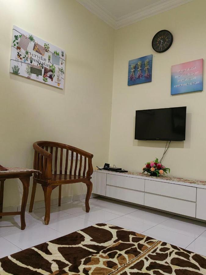 Kh Homestay Comfy N Calm Сері-Манджунґ Екстер'єр фото